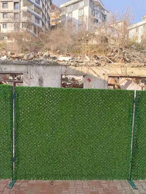 İnşaat alanı çevresinde çimçit perde