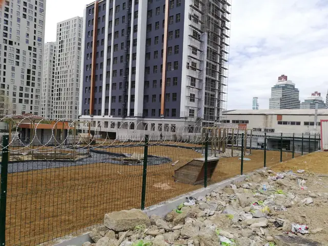 Şantiye çevresinde panel çit