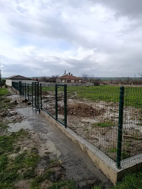 Beton temel üzerinde panel çit